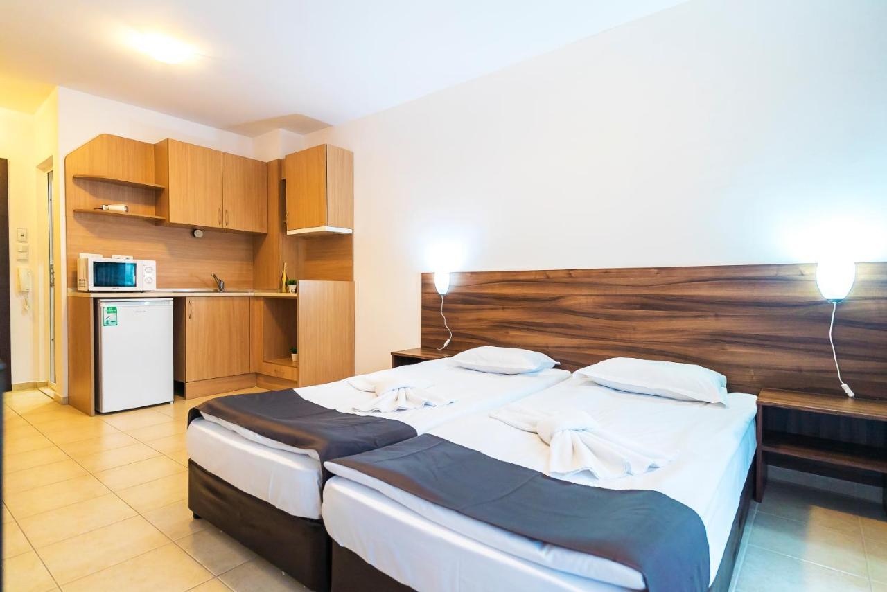 Admiral Plaza Hotel Napospart Kültér fotó