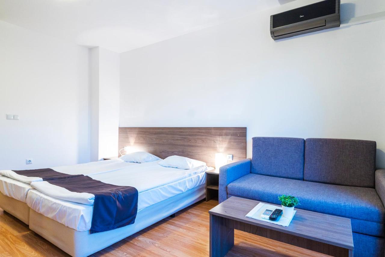 Admiral Plaza Hotel Napospart Kültér fotó