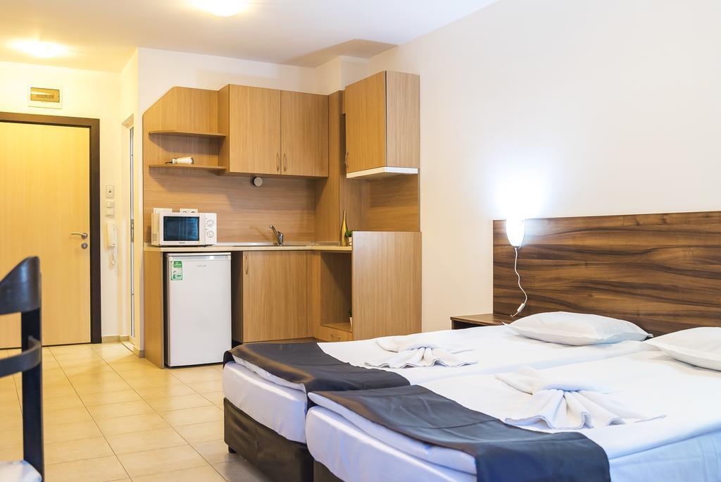 Admiral Plaza Hotel Napospart Kültér fotó